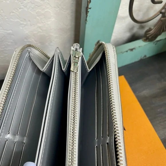 💫SOLD LV Zippy Wallet Silver Monogram Miroir - Picture 11 of 16